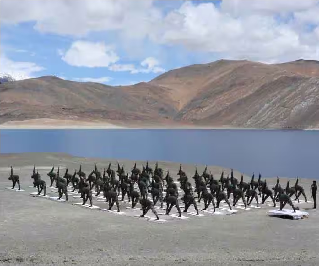 International Yoga Day 2025: सियाचिन की बर्फीली पहाड़ियों से लेकर गहरे समुद्र तक सशस्त्र बलों ने मनाया अंतरराष्ट्रीय योग दिवस